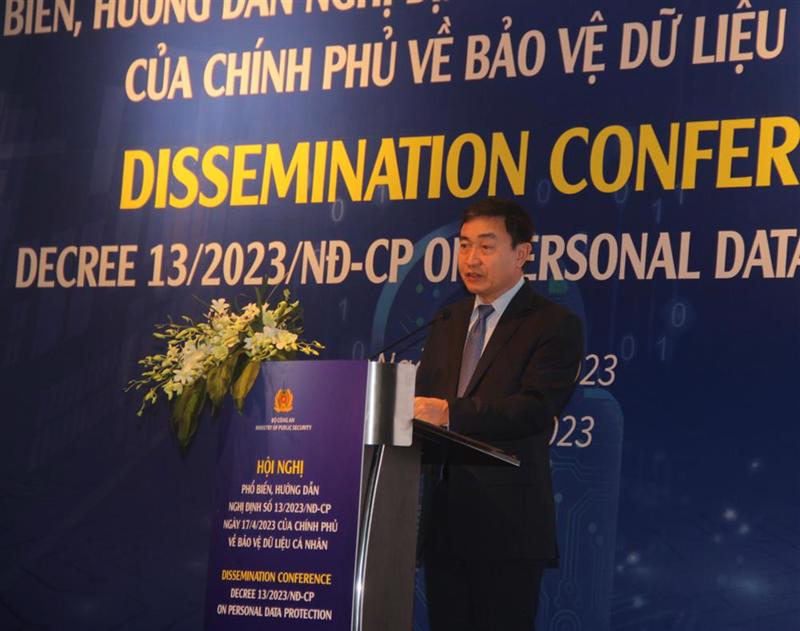 Trung tướng Nguyễn Minh Chính phát biểu tại Hội nghị phổ biến, hướng dẫn Nghị định số 13/2023/NĐ-CP của Chính phủ về bảo vệ dữ liệu cá nhân sáng 7/6.