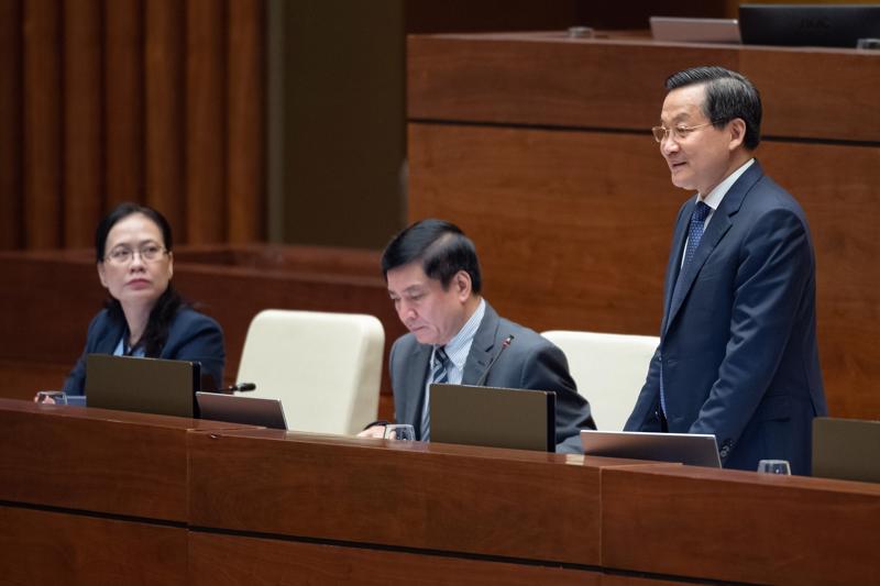 Phó Thủ tướng Lê Minh Khái trả lời chất vấn của đại biểu Quốc hội sáng ngày 8/6 - Ảnh: Quochoi.vn