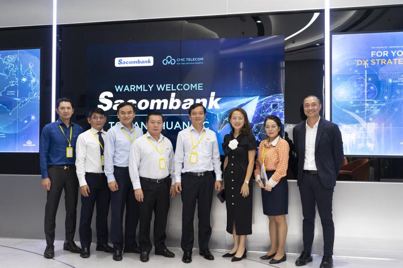Đại diện Sacombank và CMC Telecom tại CMC DC Tân Thuận.