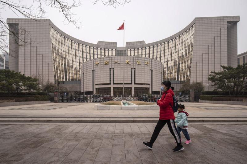 Bên ngoài trụ sở Ngân hàng Trung ương Trung Quốc (PBCO) ở Bắc Kinh - Ảnh: Bloomberg.