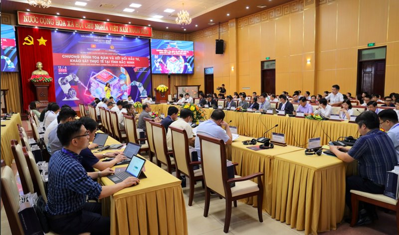 Chương trình tọa đàm, thăm và khảo sát thực tế tại tỉnh Bắc Ninh với chủ đề "Hiện thực hóa tầm nhìn Bắc Ninh trở thành thành phố công nghiệp công nghệ cao, thông minh" chiều 13/6.