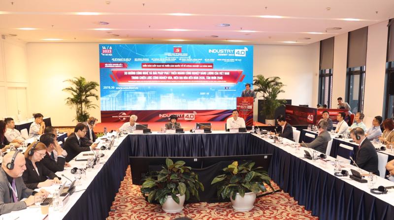 Toàn cảnh hội thảo: “Xu hướng công nghệ và giải pháp phát triển ngành công nghiệp năng lượng của Việt Nam trong chiến lược công nghiệp hoá, hiện đại hoá đến năm 2030, tầm nhìn 2045”