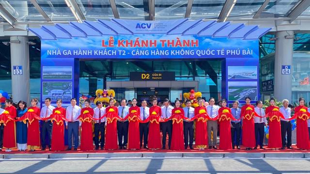 Các đại biểu thực hiện nghi thức khánh thành dự án.