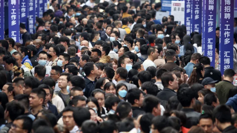 Một hội chợ việc làm ở Trùng Khánh, Trung Quốc, tháng 4/2023 - Ảnh: Getty/CNBC.
