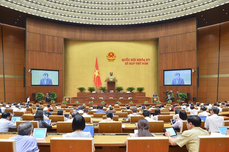 Quốc hội thảo luận tại hội trường về dự án Luật Nhà ở (sửa đổi) ngày 19/6/2023.