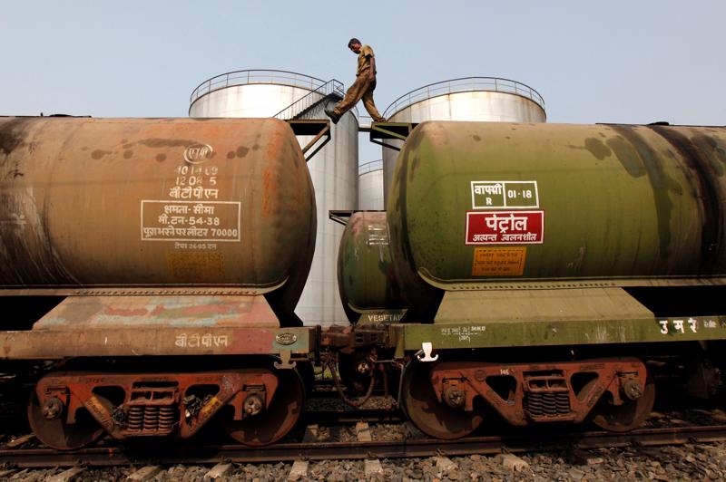 Ấn Độ chưa có dấu hiệu gì cho thấy sẽ hạn chế nhập khẩu dầu thô số lượng lớn từ Nga - Ảnh: Reuters