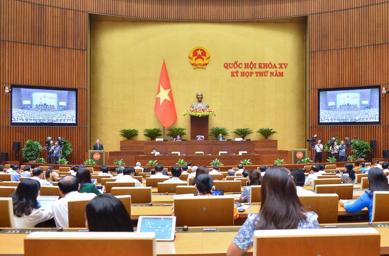 Quốc hội biểu quyết thông qua Luật Bảo vệ quyền lợi người tiêu dùng, chiều 20/6. Ảnh- Quochoi.vn.