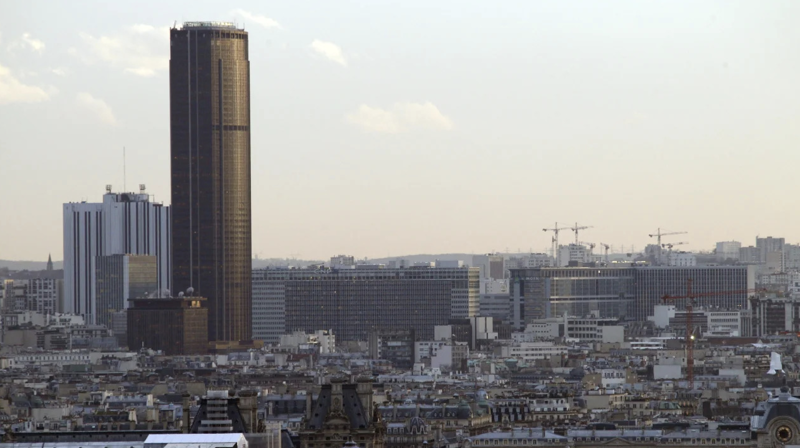 Tháp Montparnasse là tòa nhà chọc trời duy nhất ở Paris.