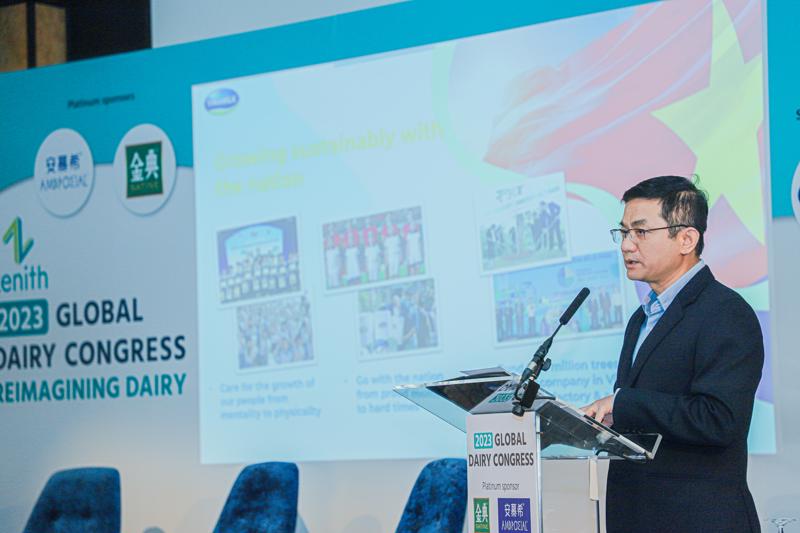 Ông Nguyễn Quang Trí - Giám đốc Điều hành Marketing, đại diện Vinamilk - doanh nghiệp duy nhất đến từ khu vực Đông Nam Á trình bày tham luận tại Hội nghị năm nay.