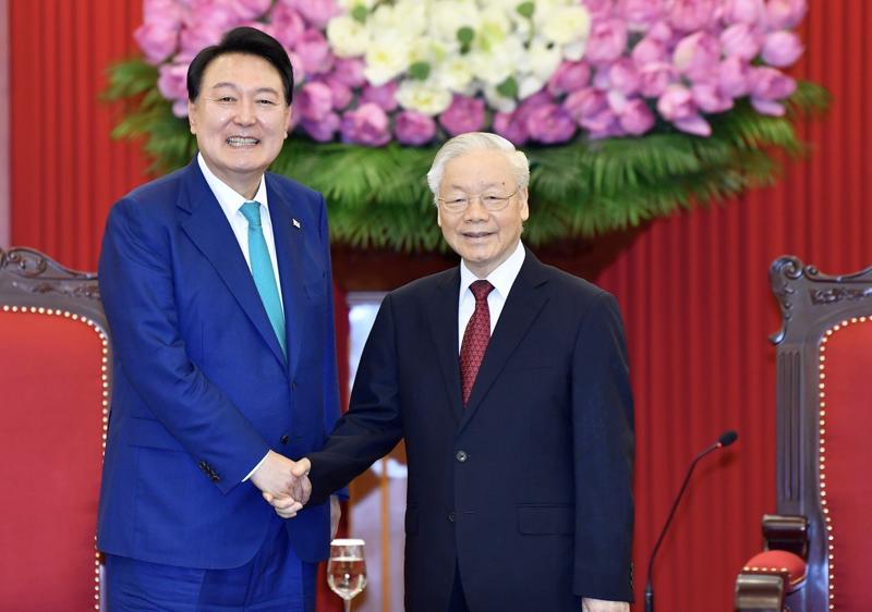 Tổng Bí thư Nguyễn Phú Trọng và Tổng thống Hàn Quốc Yoon Suk Yeol - Ảnh: Trí Phong.