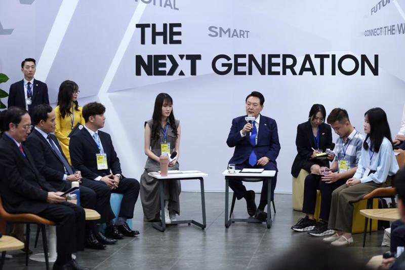 South Korean President Yoon Suk Yeol speaking at the dialogue.