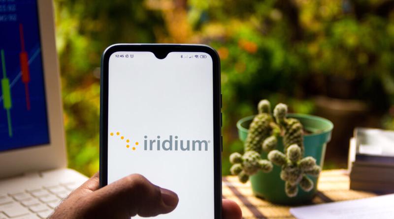Qualcomm và Iridium lêm kế hoạch đảm bảo liên lạc vệ tinh không giới hạn trên điện thoại. Nguồn: Shutterstock