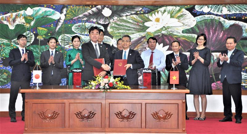 Lễ ký kết thỏa thuận vay giữa JICA với Chính phủ Việt Nam ngày 4/7.
