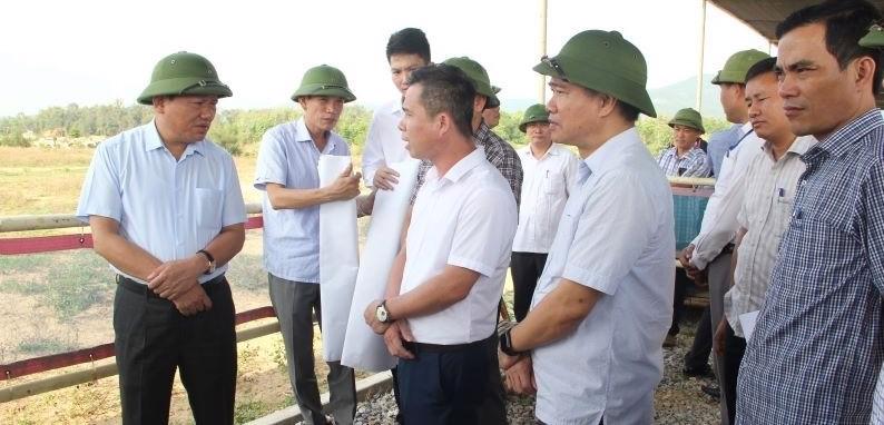 Phó Chủ tịch Thường trực UBND tỉnh Thanh Hóa Nguyễn văn Thi đi  kiểm tra tình hình giải phóng mặt bằng tại Dự án Khu Du lịch sinh thái Tân Dân.