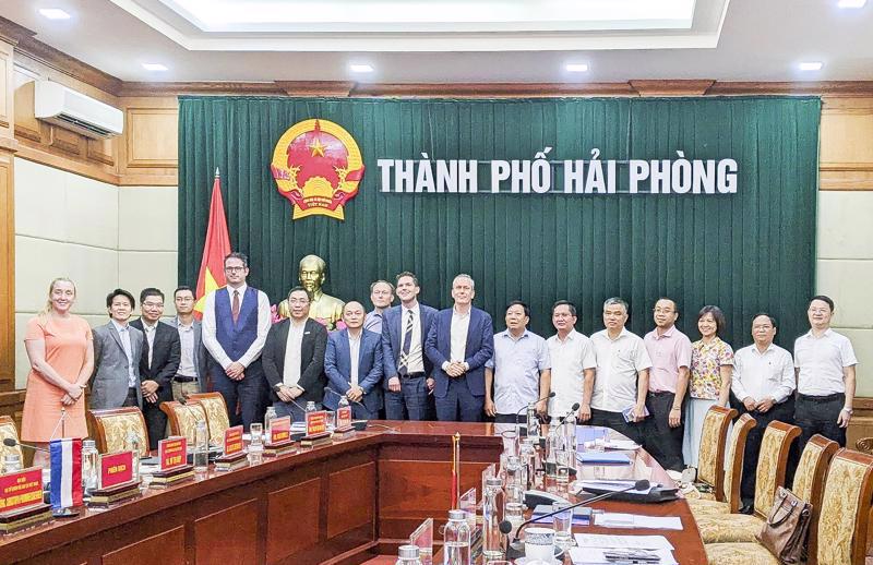 The Dutch delegation and Hai Phong authorities. 