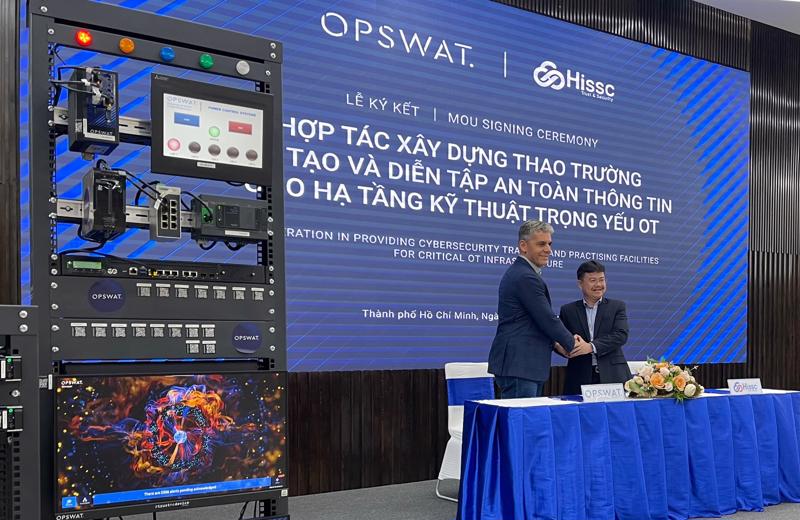 Đại diện OPSWAT và HISSC ký kết hợp tác xây dựng thao trường đào tạo và diễn tập an toàn thông tin cho hệ thống OT - Cyber Range sáng 6/7.