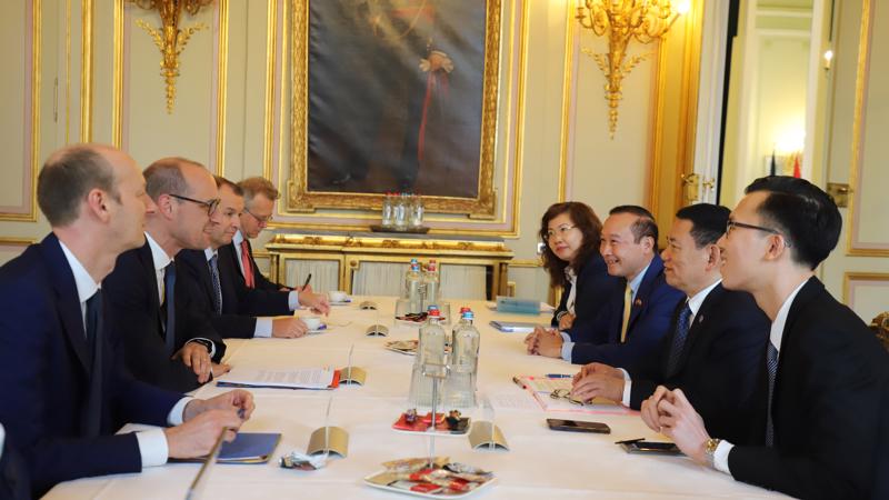 Ngày 4/7, Bộ trưởng Hồ Đức Phớc và đoàn công tác Bộ Tài chính đã có buổi làm việc với Ngài Vincent Van Peterghem - Phó Thủ tướng, kiêm Bộ trưởng Bộ Tài chính Vương quốc Bỉ.