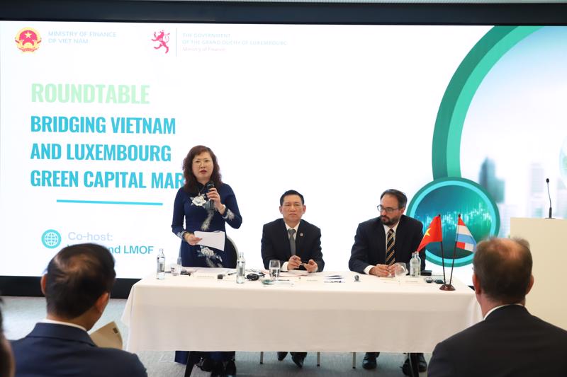 Bộ trưởng Bộ Tài chính Hồ Đức Phớc chủ trì Hội nghị bàn tròn kết nối thị trường vốn với chủ đề “Kết nối Việt Nam - Luxembourg xây dựng thị trường vốn xanh”.