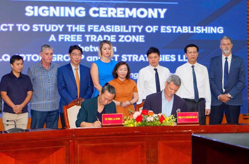 The signing of a contract to conduct a feasibility study for the project in Hai Phong on July 8.