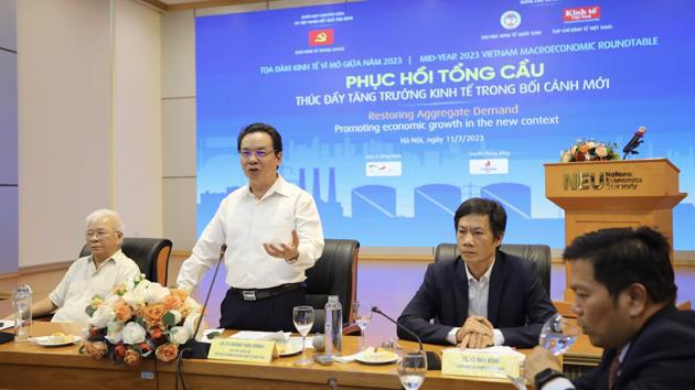 Professor Hoang Van Cuong (standing) was speaking at the event. (Photo: Viet Dung)