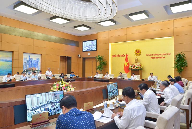 Ủy ban Thường vụ Quốc hội cho ý kiến về báo cáo công tác dân nguyện - Ảnh: Quochoi.vn