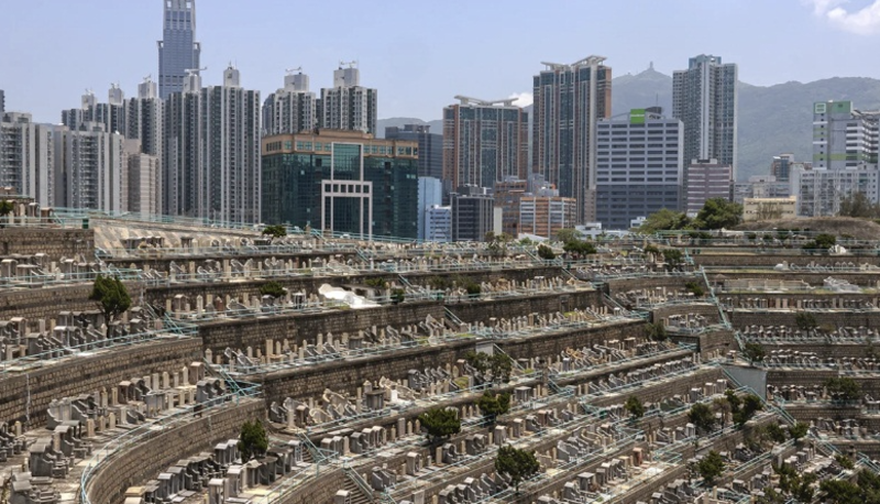 Các nghĩa trang ở Hồng Kông sắp hết chỗ - Ảnh: CNN.