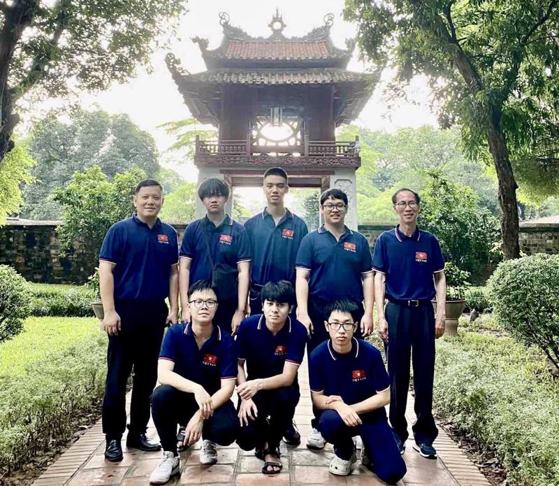 Đội tuyển Việt Nam tham dự Olympic Toán học quốc tế năm 2023