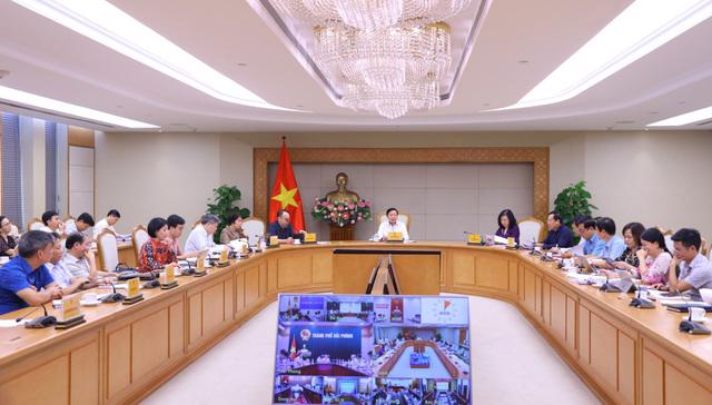 Phó Thủ tướng Trần Hồng Hà làm việc với Bộ Y tế, một số bộ, ngành, địa phương về lộ trình thực hiện giá dịch vụ khám chữa bệnh. Ảnh - VGP. 