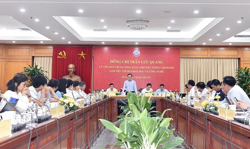 Phó Thủ tướng Trần Lưu Quang nhấn mạnh sự cần thiết phải có cơ chế đặc thù cho khoa học công nghệ và đội ngũ nhân lực làm khoa học công nghệ trên cơ sở tham khảo cách tiếp cận và kinh nghiệm của quốc tế mang lại hiệu quả.