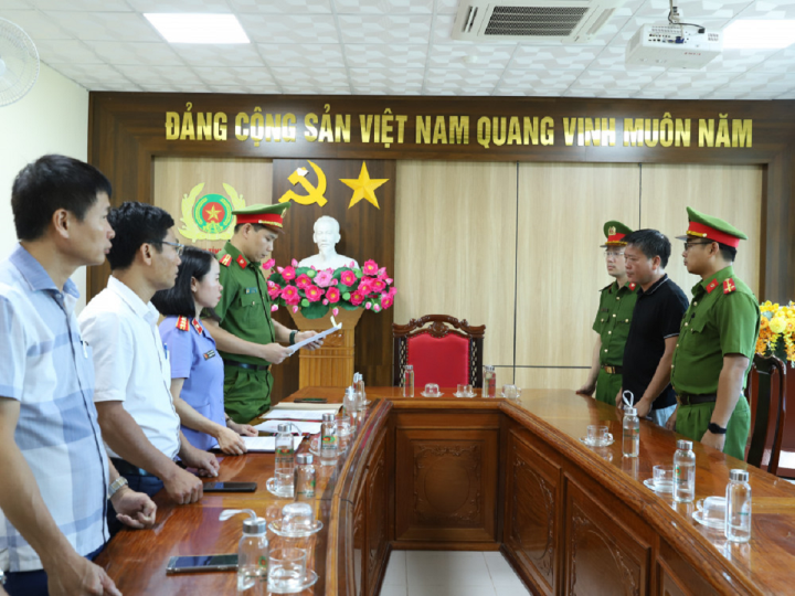 Cơ quan điều tra tống đạt quyết định khởi tố bị can Nguyễn Hữu Hoàng