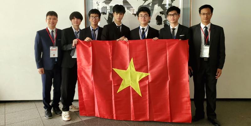 Đội tuyển học sinh Việt Nam tham dự Olympic Vật lí quốc tế 2023.