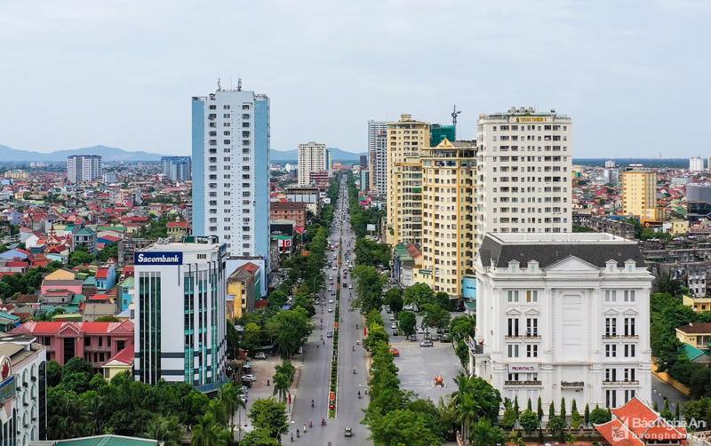 Đường Quang Trung, thành phố Vinh - tâm điểm mua sắm, giải trí, giao thương sáng giá của tỉnh Nghệ An (nguồn ảnh: Báo Nghệ An).