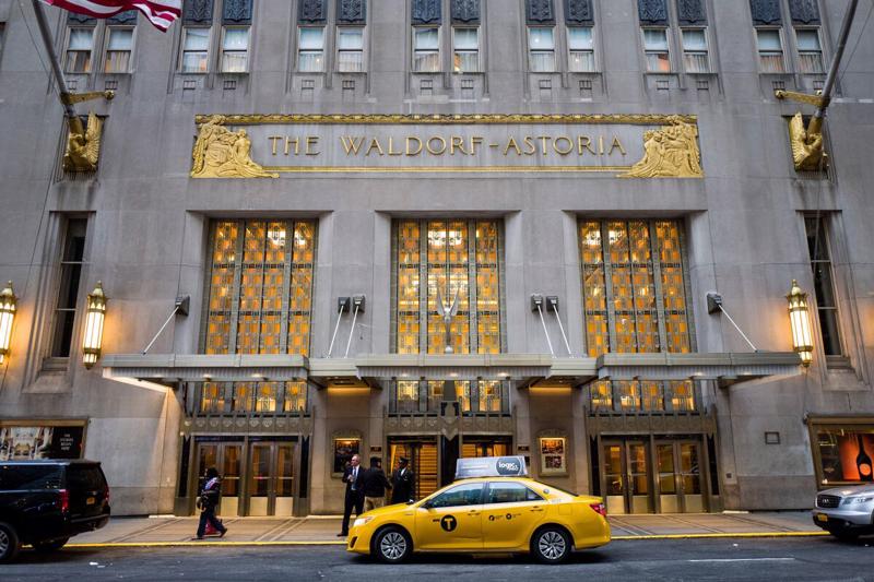 Khách sạn nổi tiếng Wardorf Astoria ở New York đã được công ty bảo hiểm Trung Quốc Anbang mua lại vào năm 2015 - Ảnh: Bloomberg.