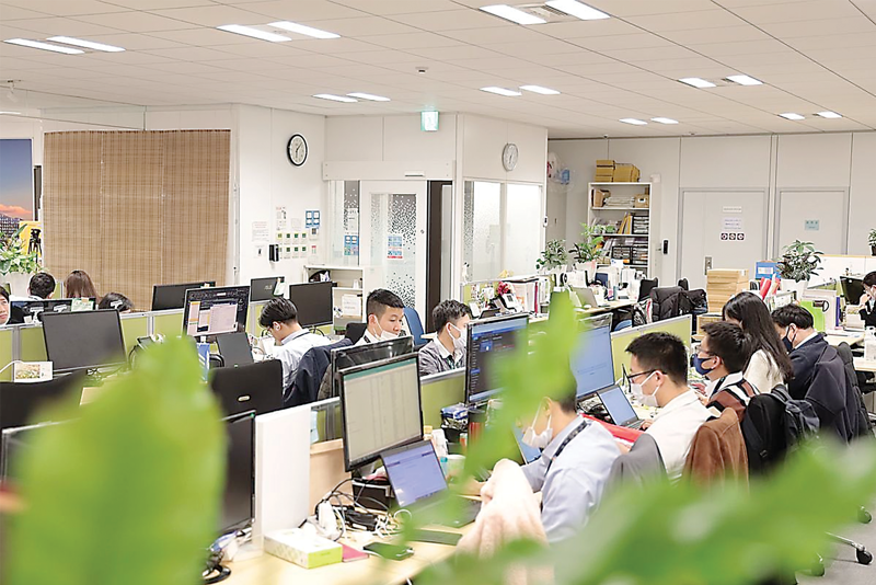 Tổng số doanh nghiệp Việt cung cấp dịch vụ công nghệ thông tin cho các doanh nghiệp Nhật đã lên tới con số gần 500. Ngoài “cánh chim đầu đàn” FPT, còn có những doanh nghiệp có quy mô trên dưới 1.000 lao động như: Rikkeisoft, Luvina, Fujinet, VMO, VTI, Hybrid… - Ảnh minh họa.