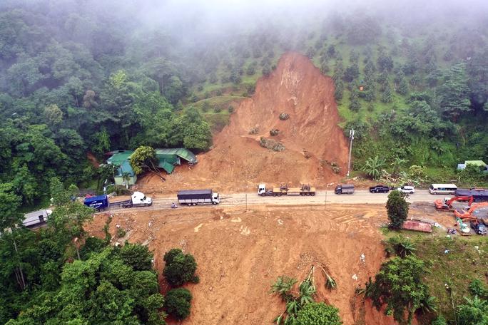 Sạt lở đất tại đèo Bảo Lộc, tỉnh Lâm Đồng vào chiều 30/7/2023.
