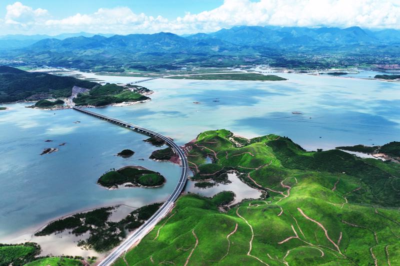 Với hệ thống cơ sở hạ tầng hiện đại, Quảng Ninh hy vọng du lịch sẽ bứt tốc từ năm 2025