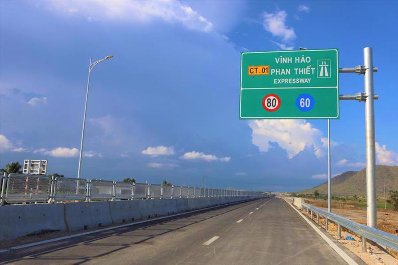 Cao tốc Vĩnh Hảo - Phan Thiết đã hoàn thành tuyến chính và thông xe, đưa vào khai thác từ ngày 19/5/2023.
