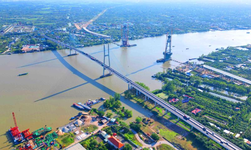 Cầu Mỹ Thuận - cầu dây văng đầu tiên tại Việt Nam nối 2 tỉnh Vĩnh Long và Tiền Giang.