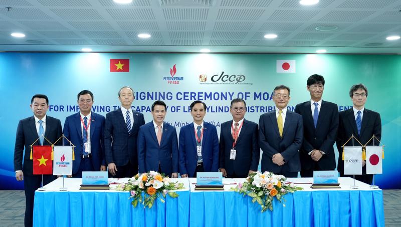 The signing ceremony for the cooperative agreement. Source: PV GAS