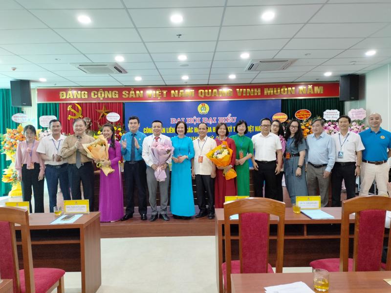 Lãnh đạo Công đoàn viên chức Việt Nam và Lãnh đạo Liên hiệp hội Việt Nam chúc mừng Ban chấp hành Công đoàn Liên hiệp Hội Việt Nam khóa mới 2023-2028.