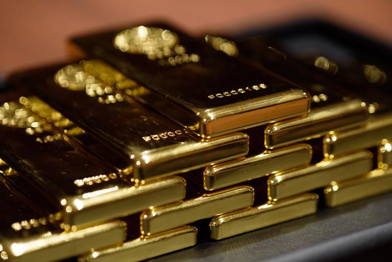 Giá vàng ngày càng đuối vì mối lo lãi suất, “cá mập” SPDR Gold Trust xả hơn 5 tấn