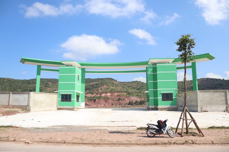 Cổng chính của dự án Nhà máy nhiệt điện Công Thanh