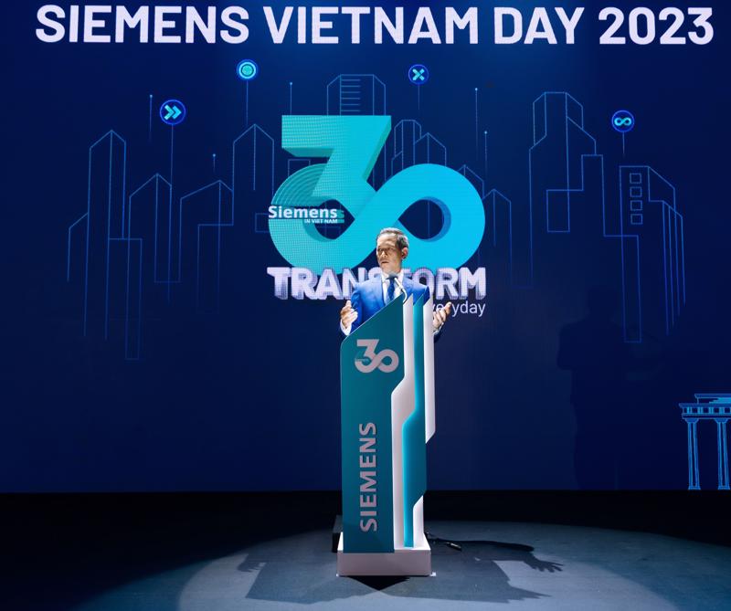 Mr. Pham Thai Lai, President & CEO of Siemens ASEAN & Vietnam, speaking at the Appreciation Dinner. Source: Siemens