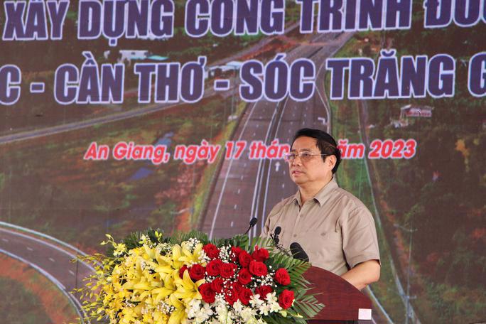 Prime Minister Pham Minh Chinh officially launches the construction of the Chau Doc - Can Tho - Soc Trang Expressway on June 17.