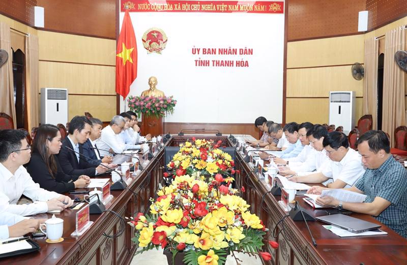 Representatives from Gulf meet with Thanh Hoa authorities to discuss investment projects. 