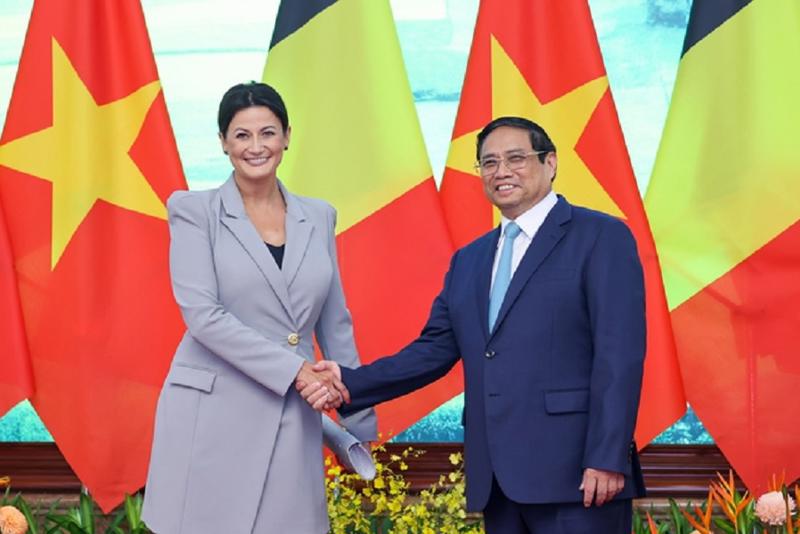 Thủ tướng Phạm Minh Chính và Chủ tịch Thượng viện Vương quốc Bỉ Stéphanie D'Hose. Ảnh: VGP.