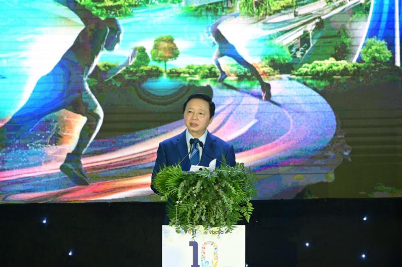 Phó Thủ tướng Chính phủ Trần Hồng Hà: "Chính phủ sẵn sàng cùng doanh nghiệp thực hiện chính sách thí điểm về chuyển đổi xanh trong thời gian tới”.