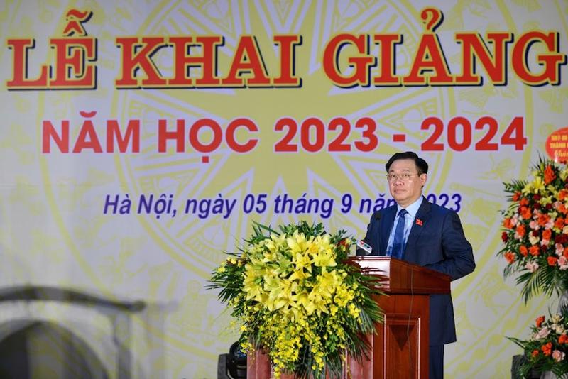 Chủ tịch Quốc hội Vương Đình Huệ dự khai giảng năm học mới tại Trường Hữu Nghị T78 