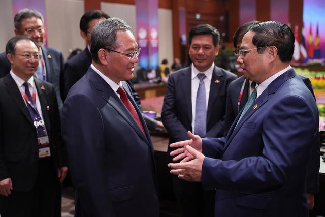 Thủ tướng Chính phủ Phạm Minh Chính đã có cuộc gặp với Thủ tướng Trung Quốc Lý Cường nhân dịp tham dự Hội nghị Cấp cao ASEAN lần thứ 43 và các hội nghị liên quan tại Jakarta - Ảnh: VGP.