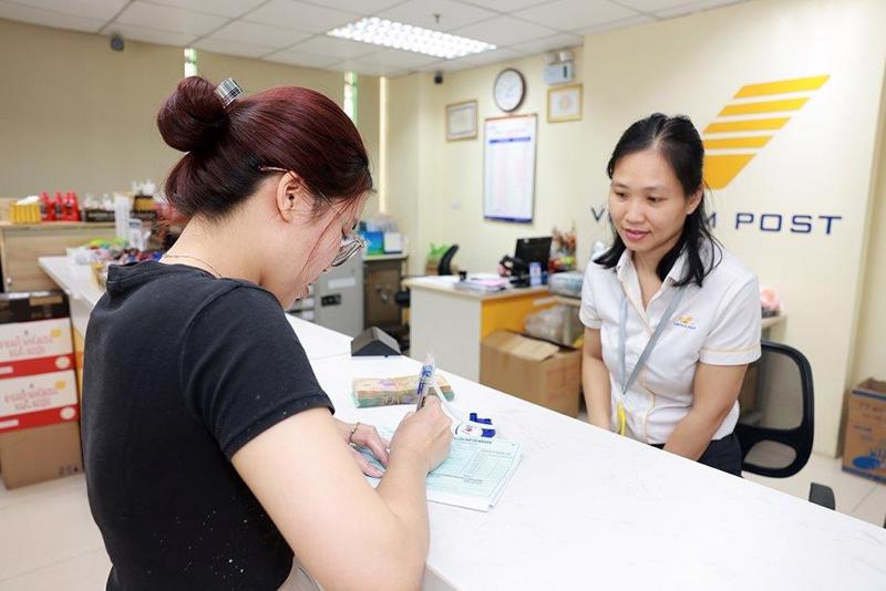 Chậm nhất ngày 1/3/2024, LPBank phải cử 3 nhân sự làm việc tại các phòng giao dịch bưu điện.